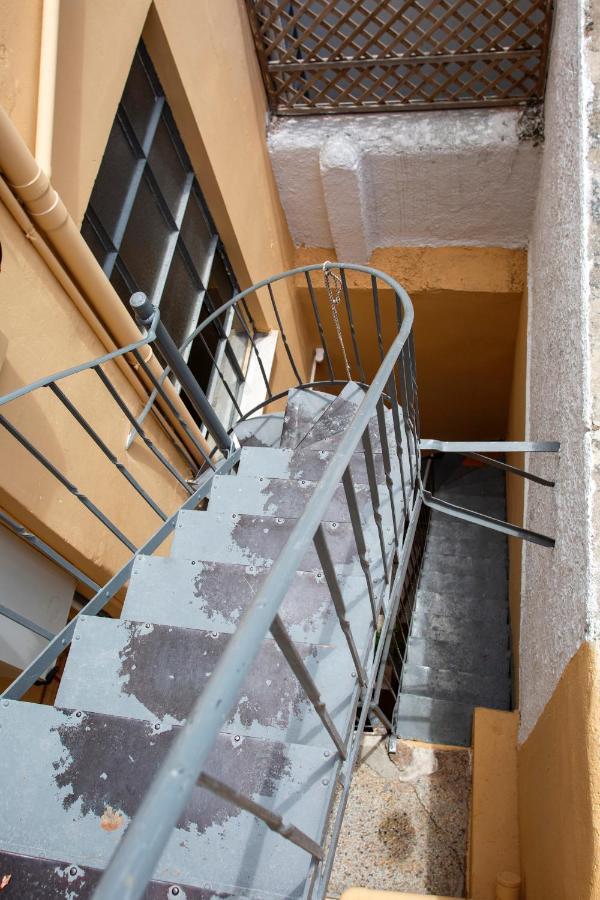 Stylish, Basement Studio With Roof Top Access - Ep9B アテネ エクステリア 写真