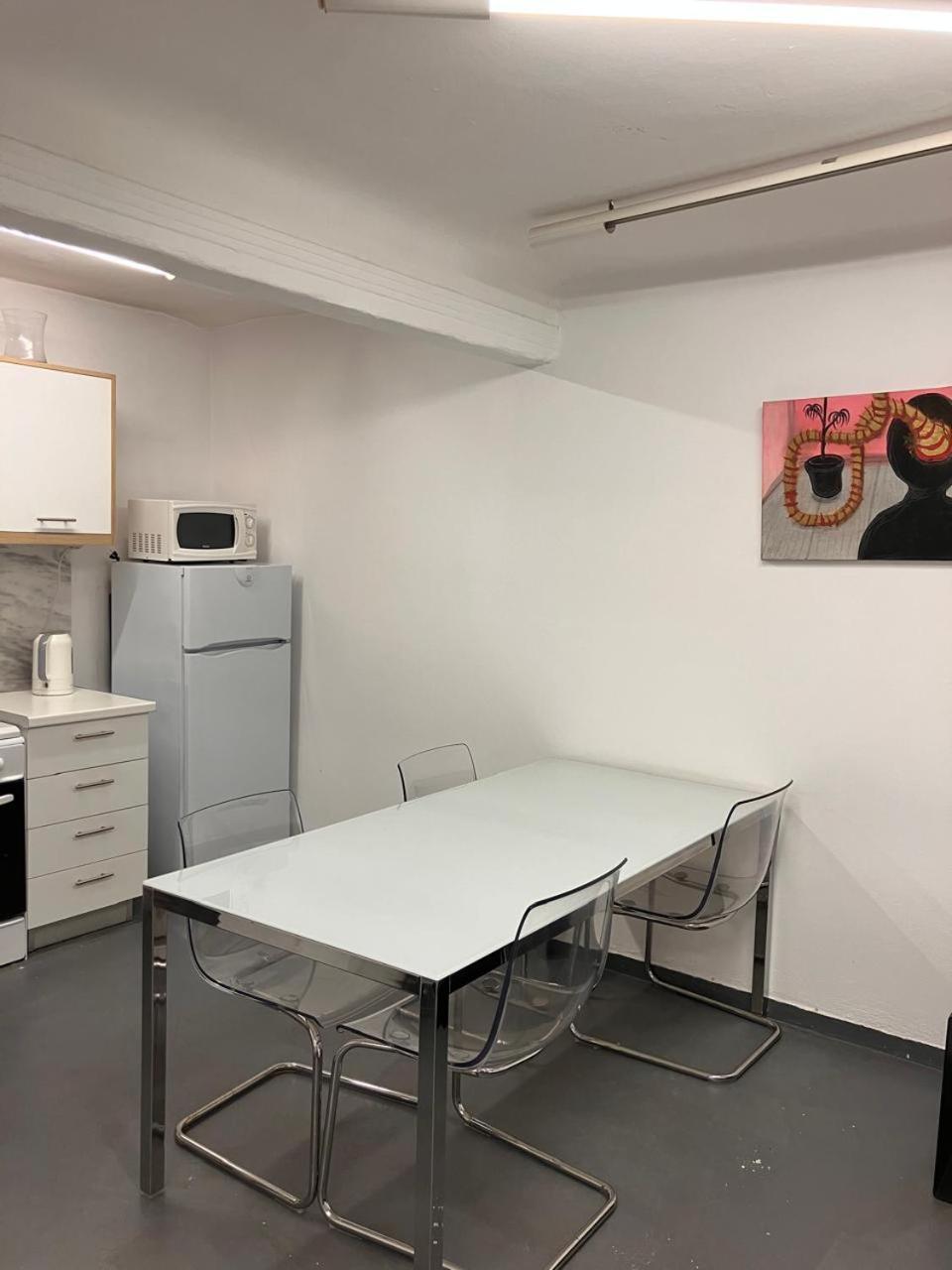 Stylish, Basement Studio With Roof Top Access - Ep9B アテネ エクステリア 写真
